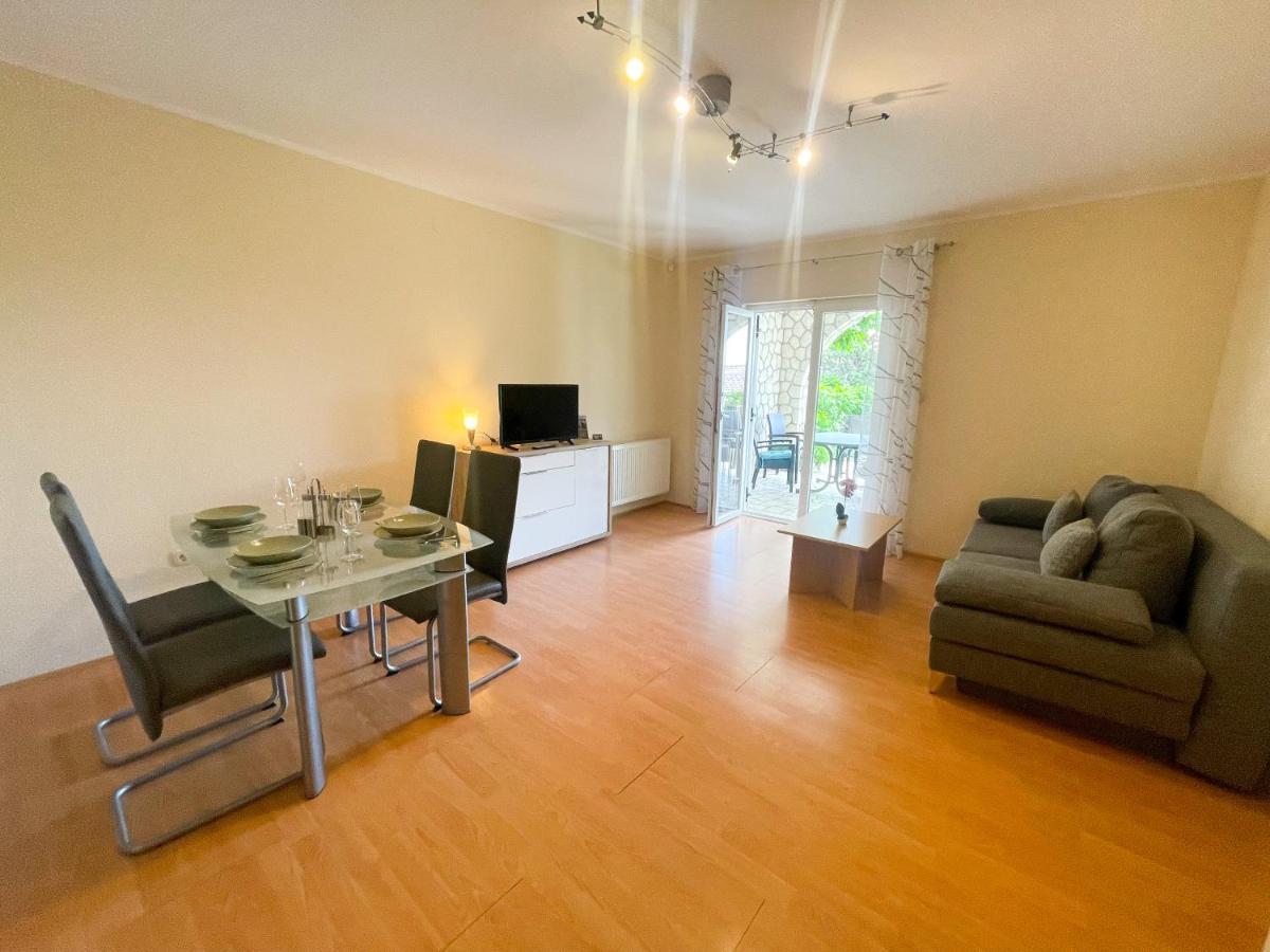 Sams Apartment *