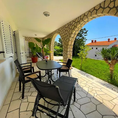 Apartments Sams Novi Vinodolski Exterior photo