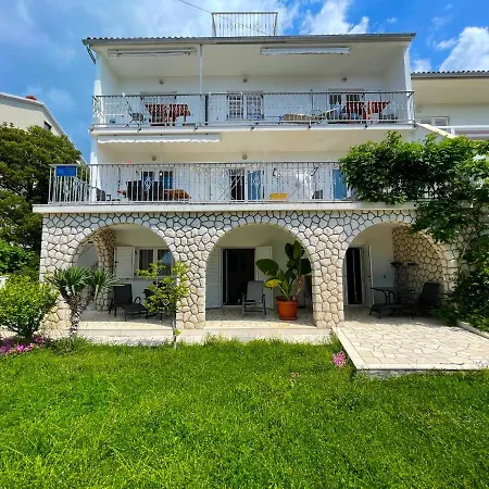 Apartments Sams Novi Vinodolski Exterior photo